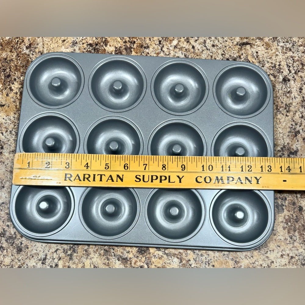 MINI DONUT BAKING PAN - Picture 2 of 3